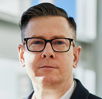 Alexander Hughes, executivo e CEO de uma empresa de negociação de criptomoedas, em retrato